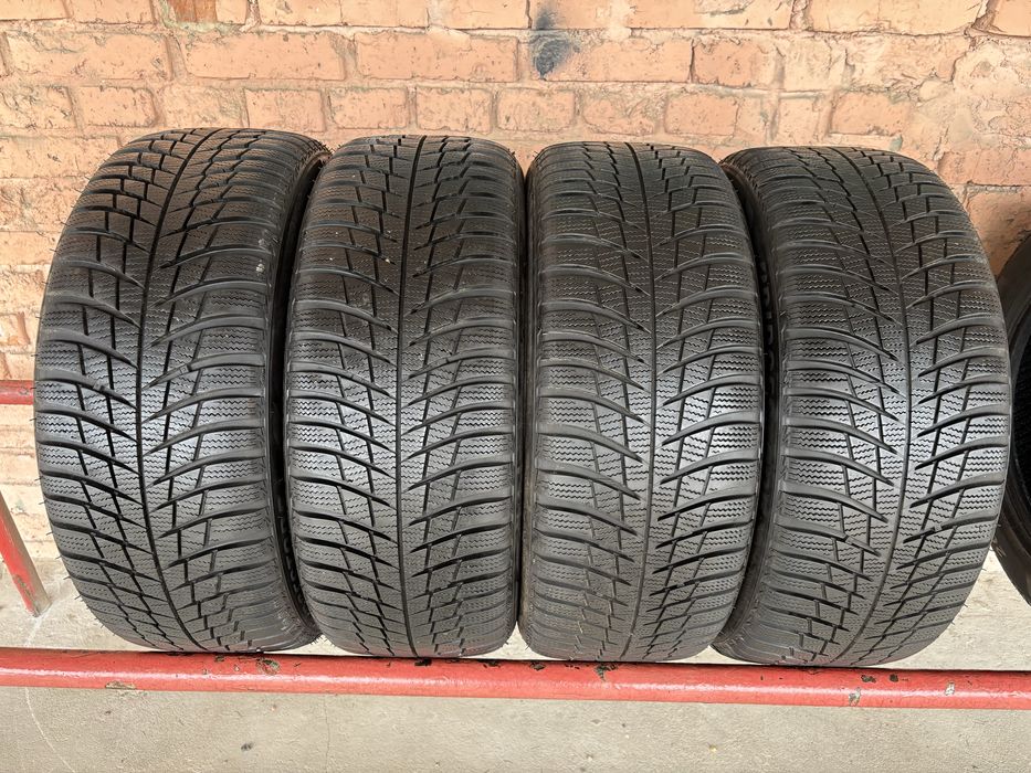 Комплект зимових шин 215/50R17 Bridgestone