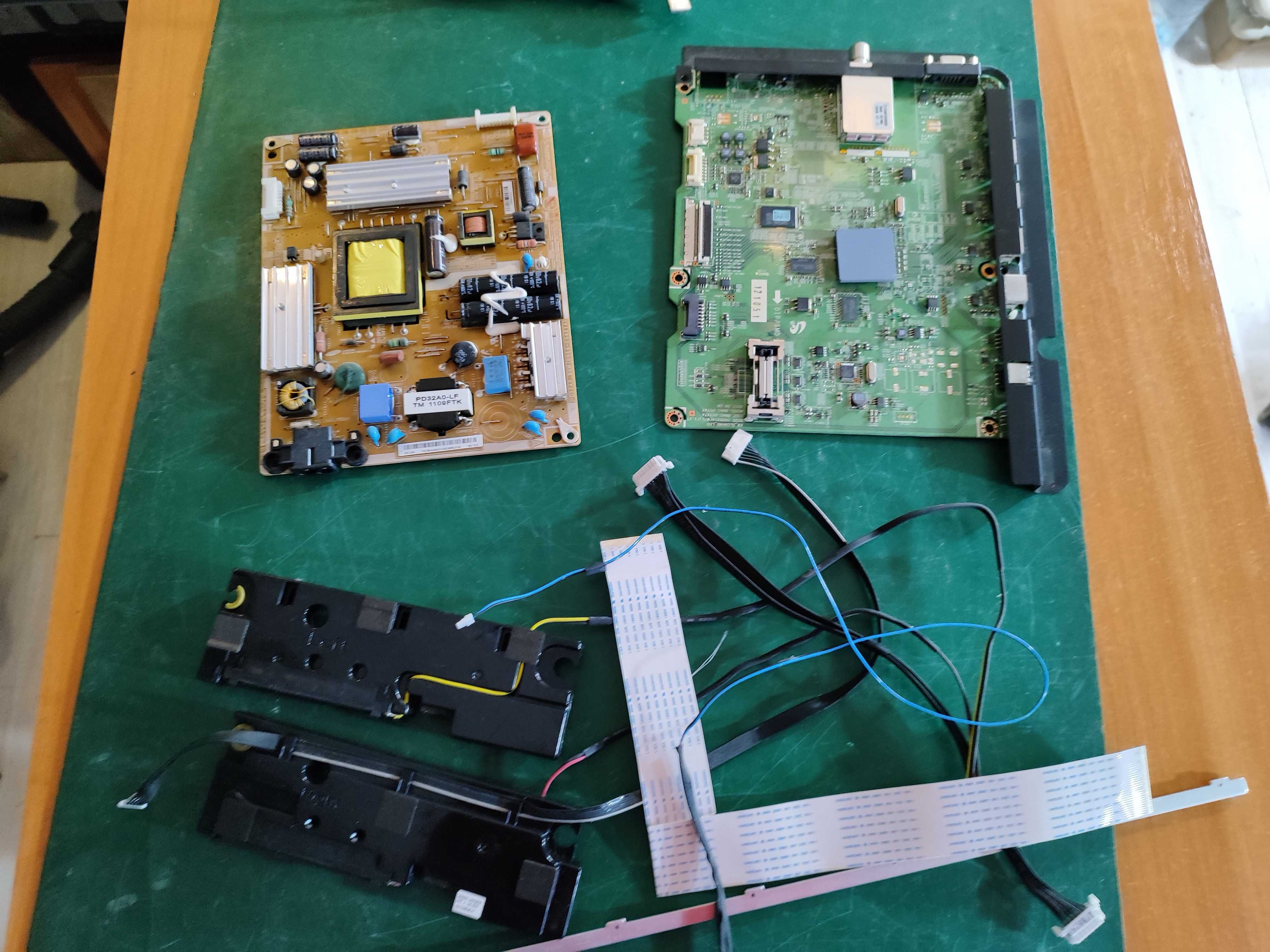 Плати від телевізора Samsung UE32D4000NW