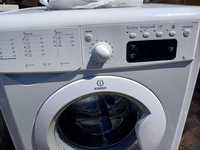 Máquina de lavar roupa indesit