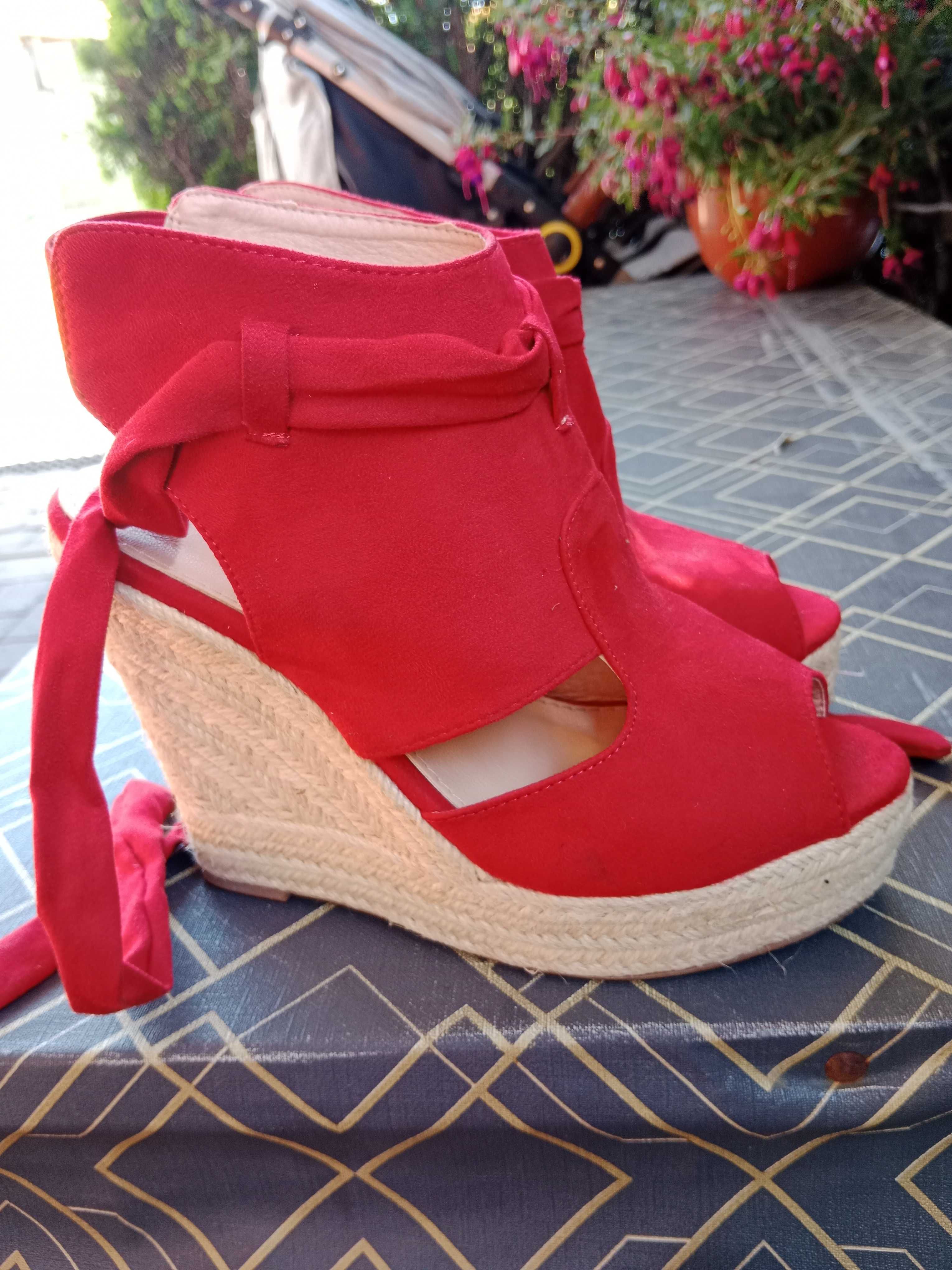 Buty espadryle na koturnie