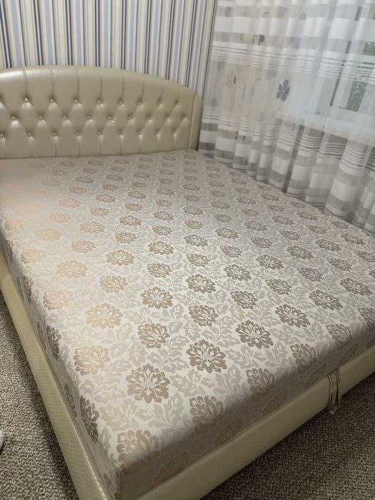 Продам двоспальне ліжко