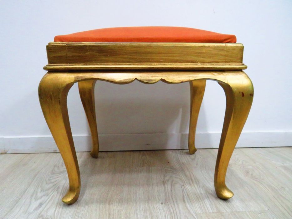 Banqueta Queen Anne.