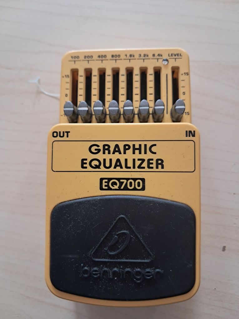 Behringer EQ700 bas equalizer