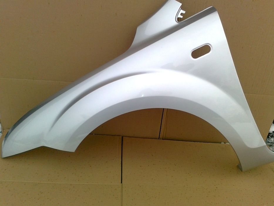 Ford Focus 04-07r Mk2 II lewy błotnik srebrny O3