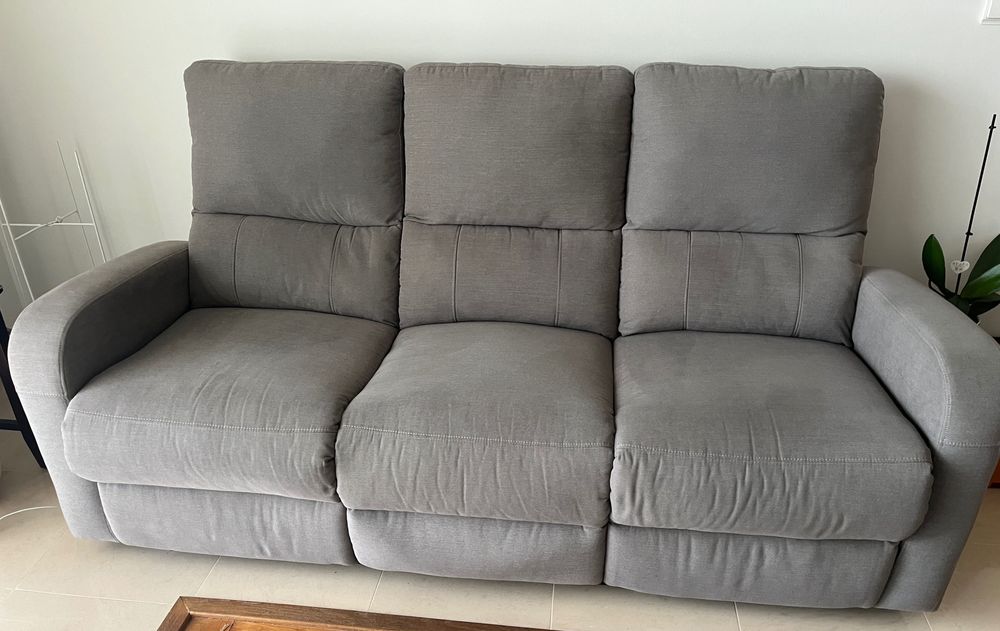 Sofa com assento articulado