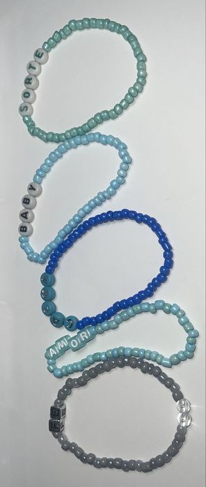 Pulseiras com palavras