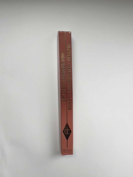 Dwustronna konturowka do ust Charlotte Tilbury