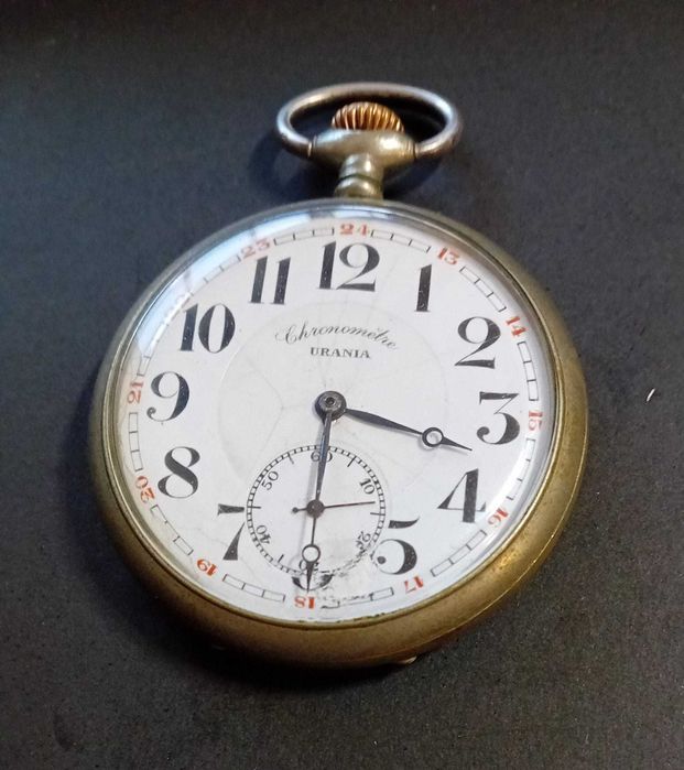 Relógio de bolso antigo, tamanho grande, a trabalhar.