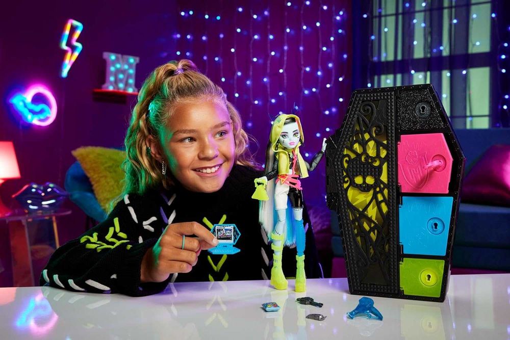 Лялька Monster High Френкі Штейн Frankie Stein Жахо-секрети HNF79