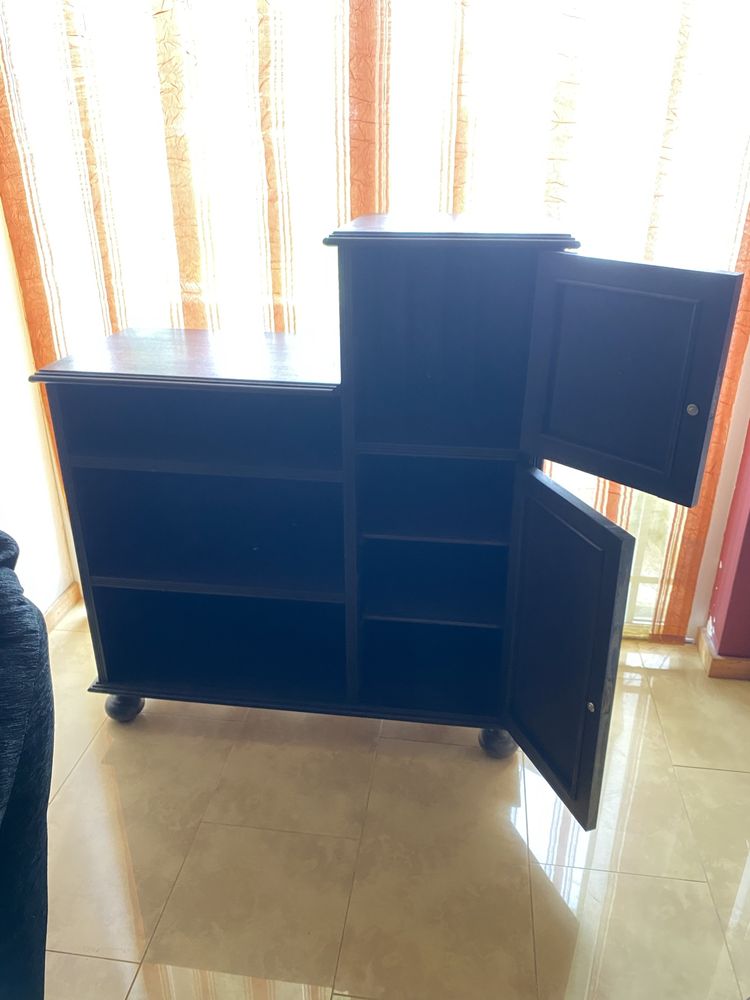 Móvel de Apoio com Prateleiras e Porta