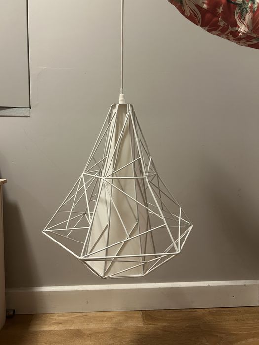 Lampa wiszaca biała