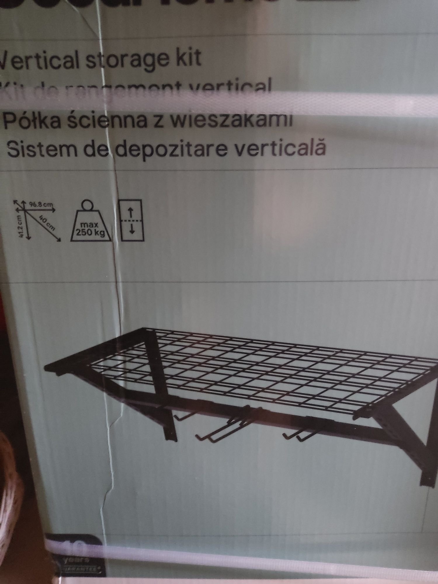Półka ścienna z wieszakami
