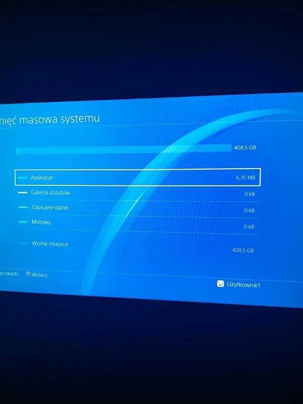 Konsola Playstation 4 w zestawie z padem i grami