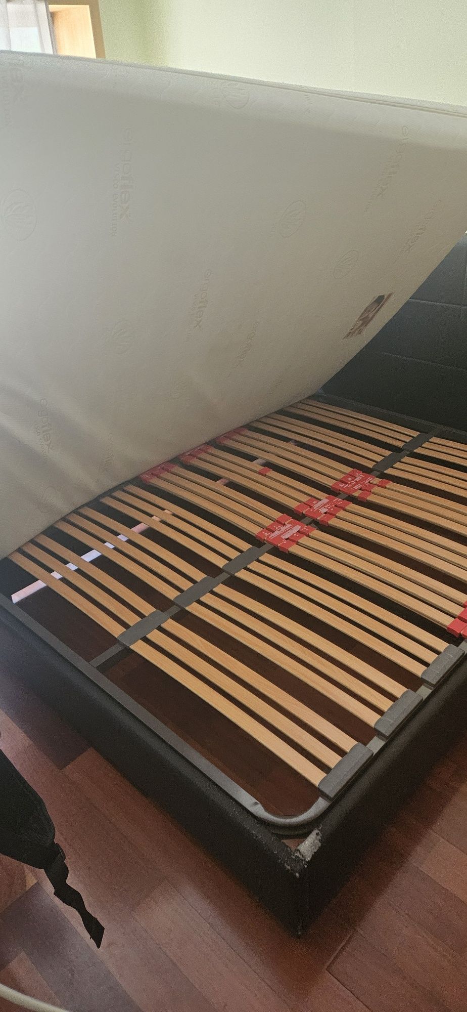Cama de casal com colchão e estrado