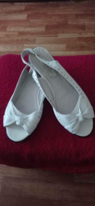 Жіночі шкіряні босоніжки 39 розмір