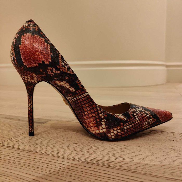 Продаю нові жіночі кольорові туфлі Kazar р. 39,5 на каблуку