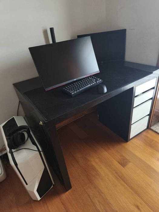 Secretaria com módulo de gavetas