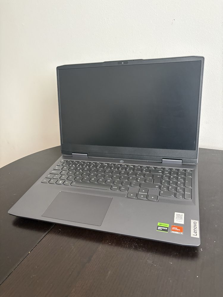 Portátil Lenovo LOQ Gaming Ryzen 7 16GB/256