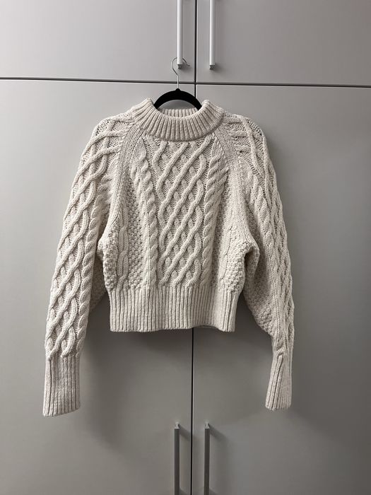 Светр від H&M.