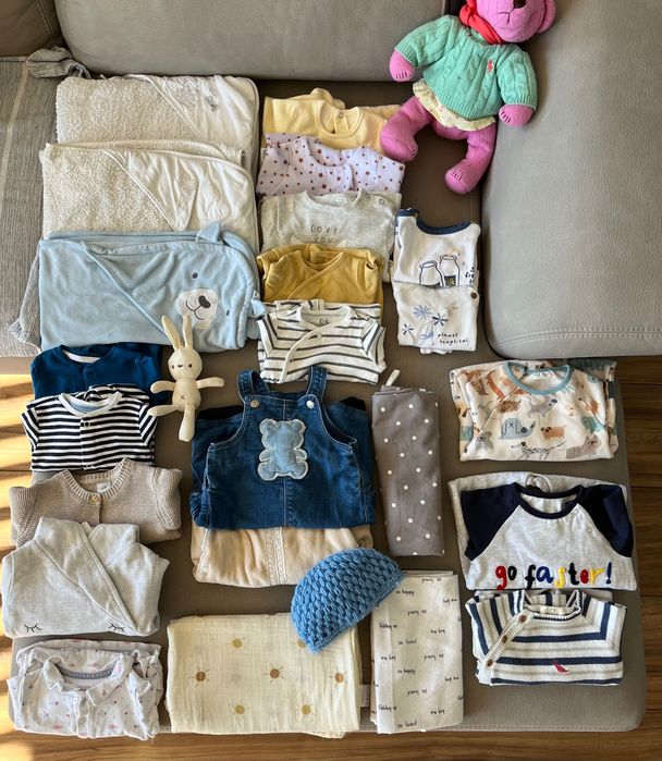 Lote de 24 peças de roupa de bebé