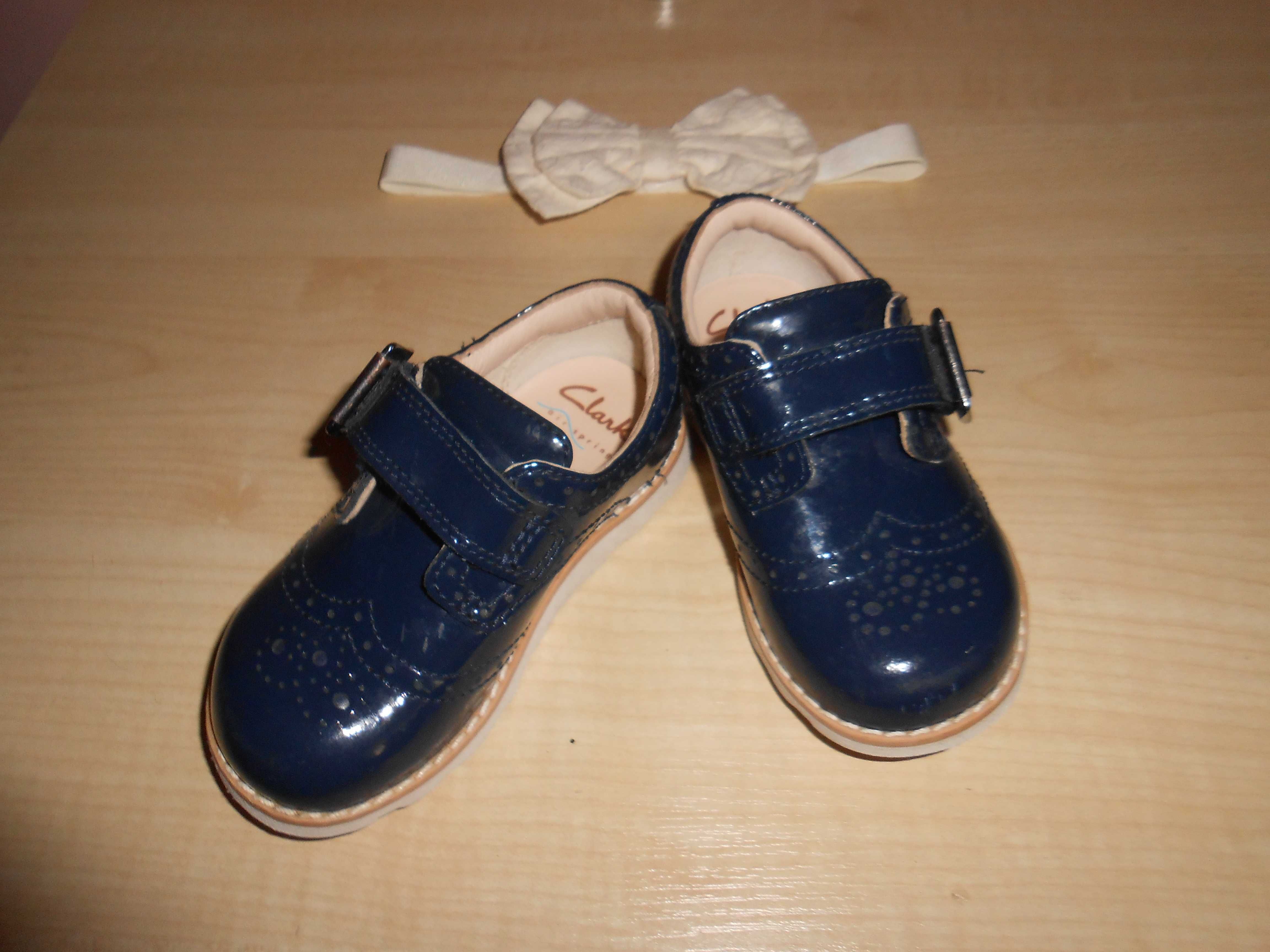 туфлі 13 см темно-синій лак Кларкс для дівчинки 20 розмір