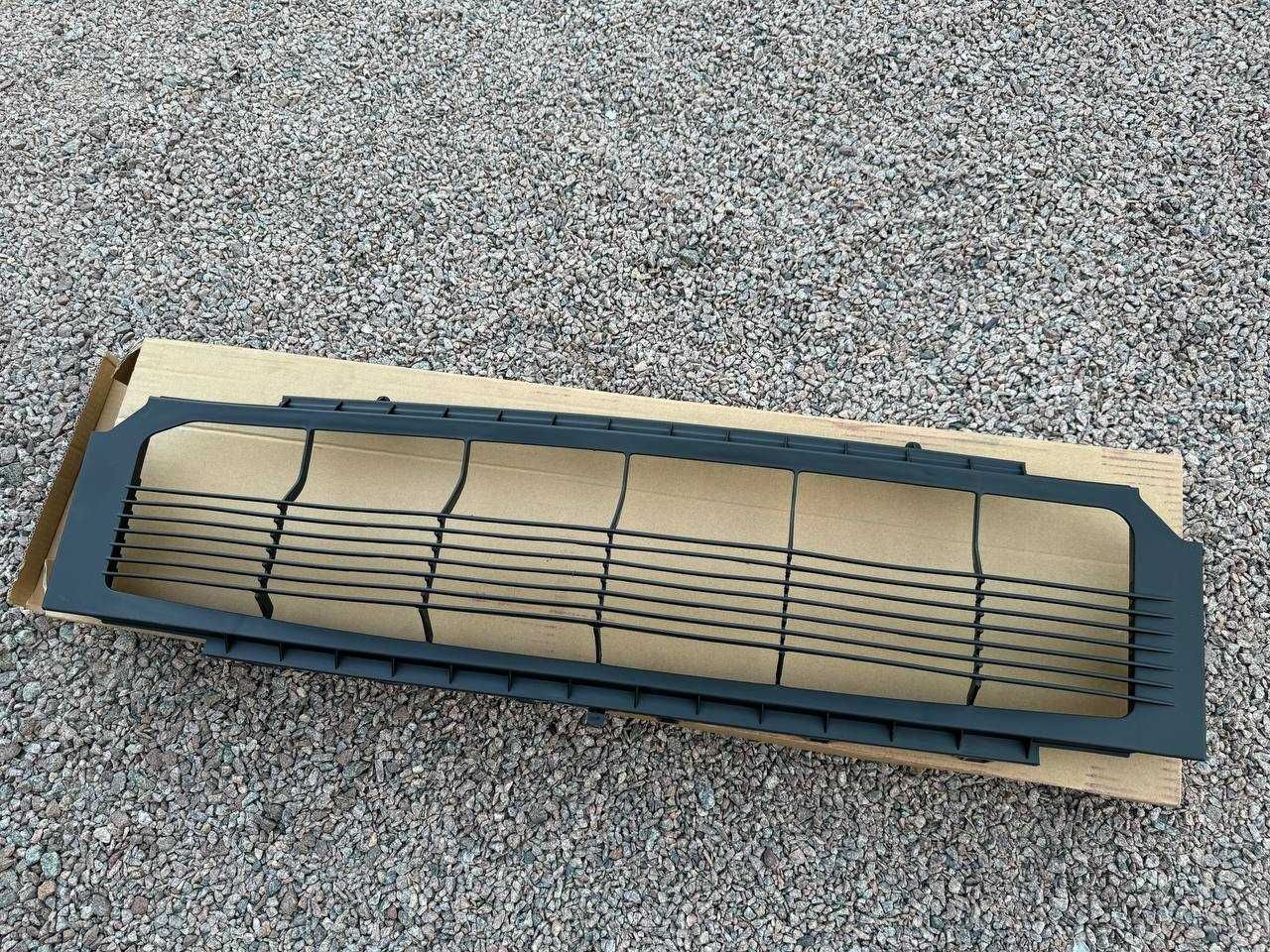 решітка в бампер Model S 105802200B решетка бампера модел S 16-20