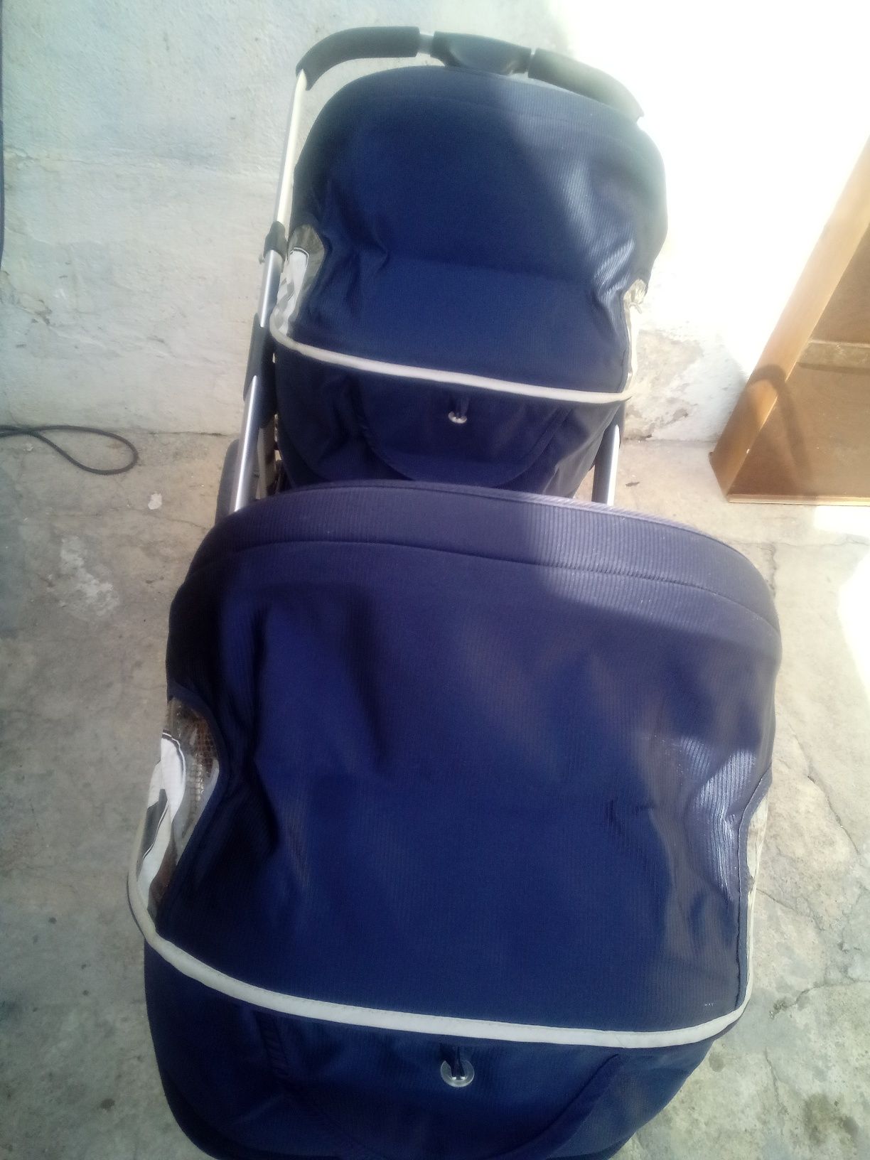 Carrinho de bebé para gémeos da marca brevi azul escuro