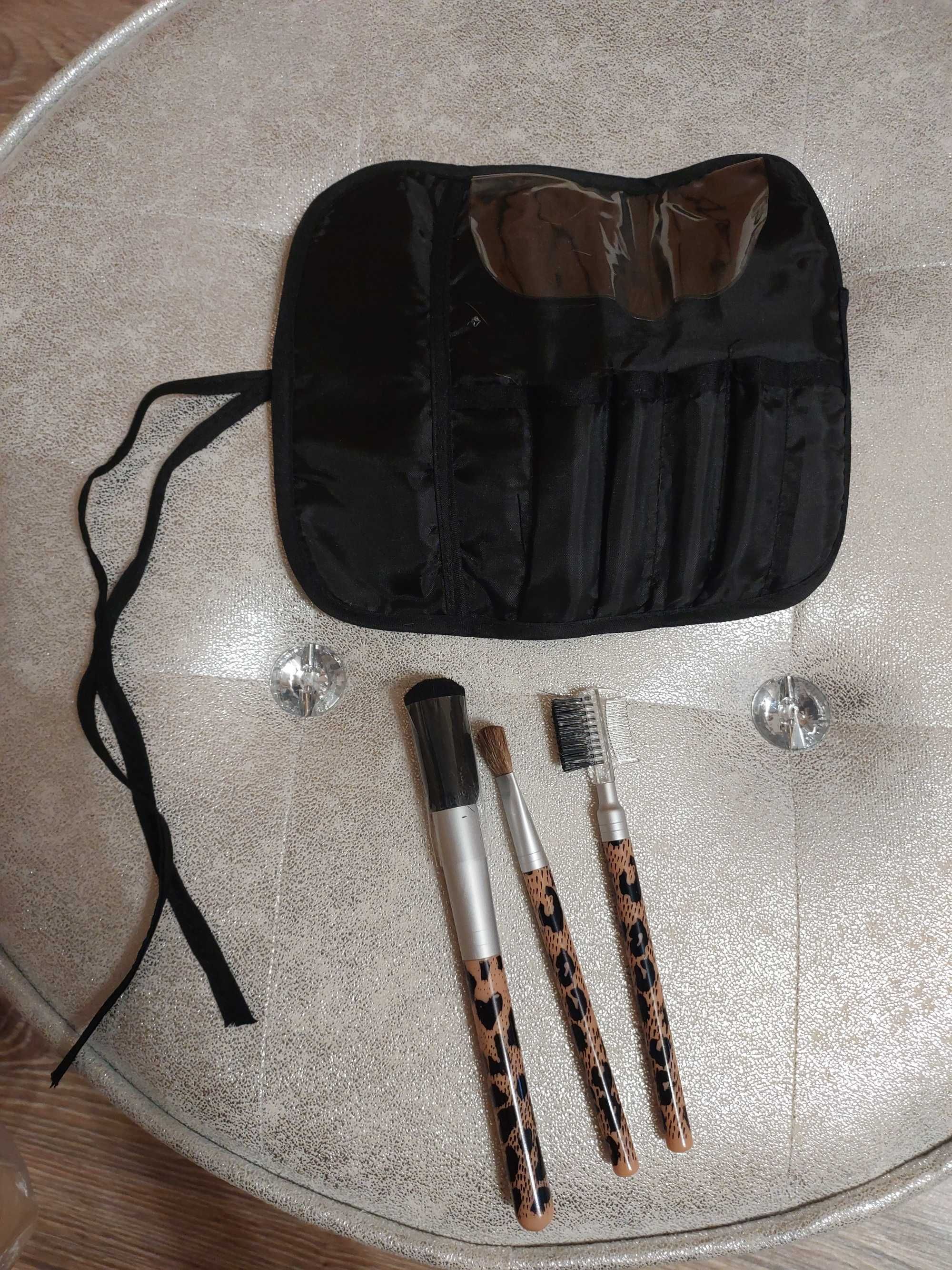 Przybory do makijażu w etui