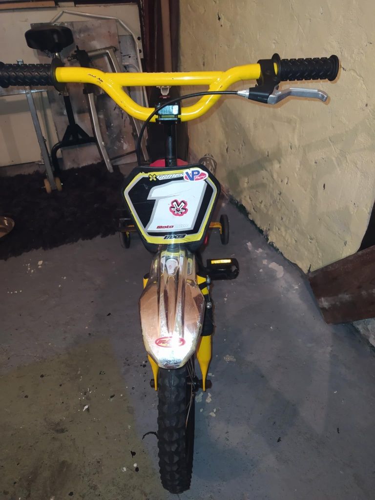 Roweryk /motor z bocznymi kołkami