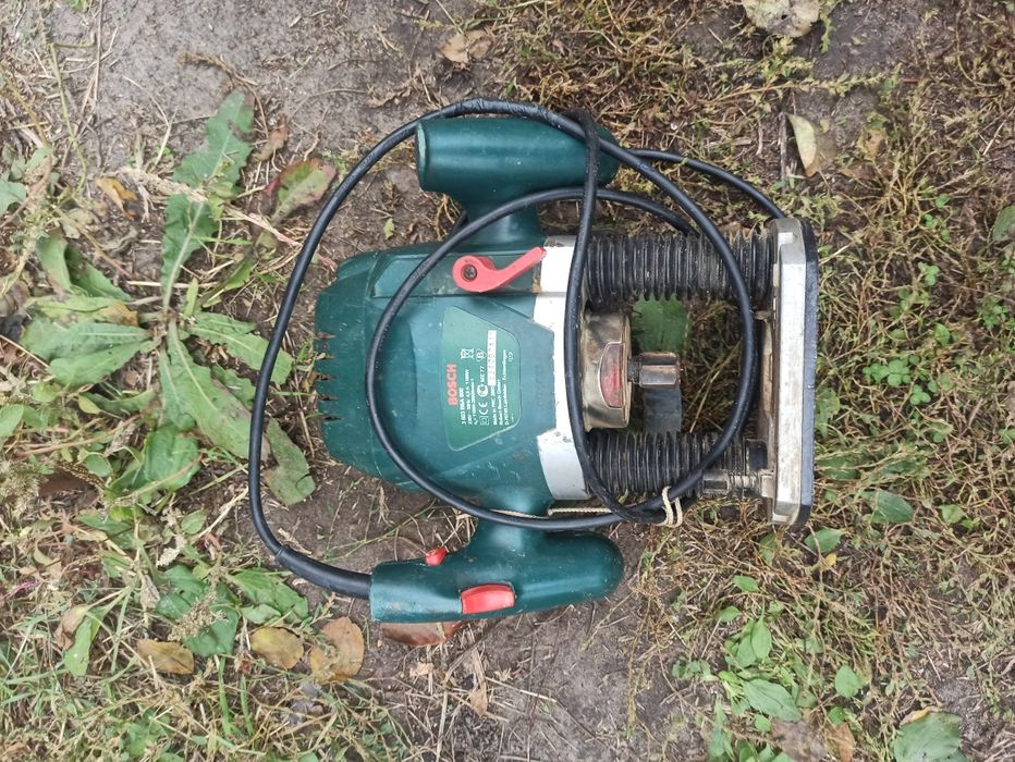 Фрезер Bosch POF 1100 AE