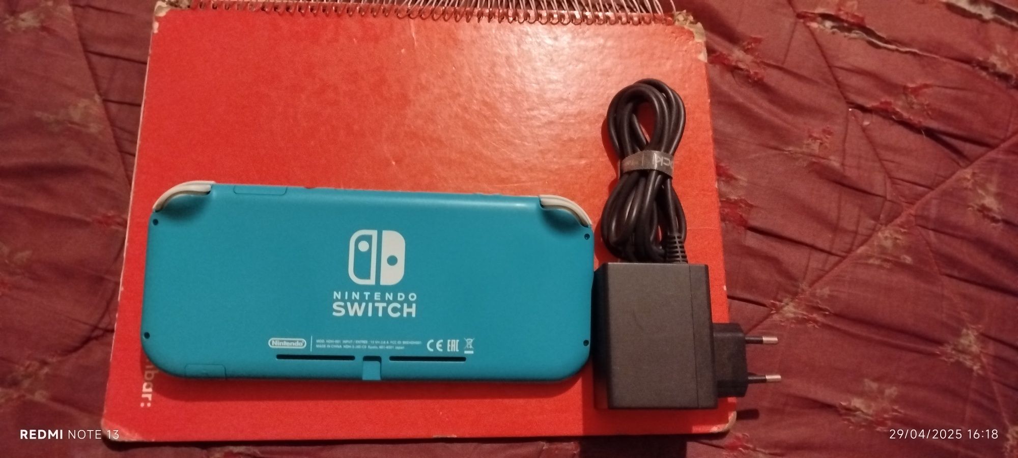 Vendo Nintendo Switch Lite azul bebé + bolsa de transporte.