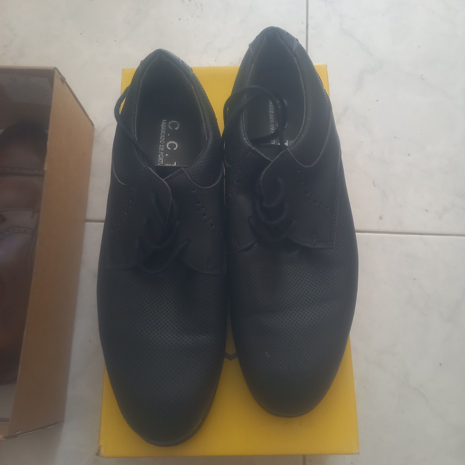 Sapatos em pele Azuis...