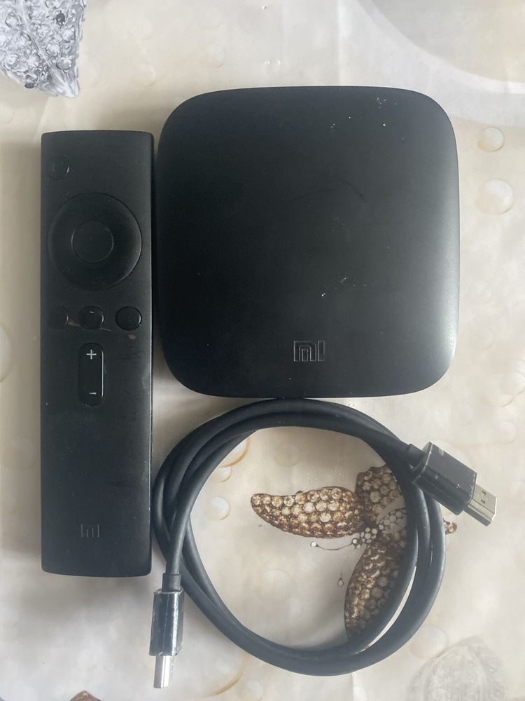 Приставка xiaomi mi box б/у