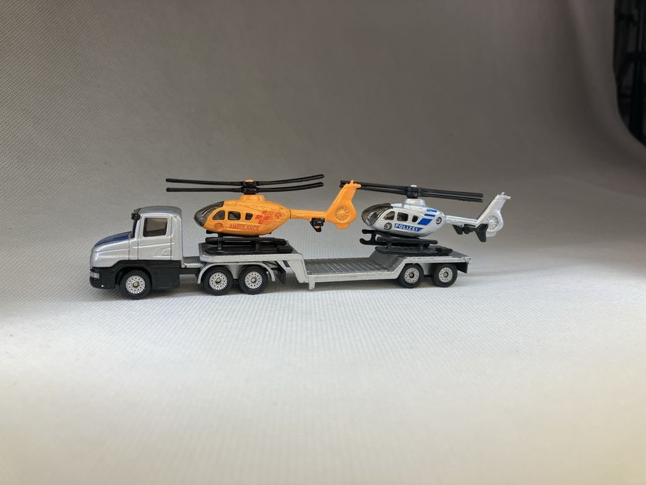 Resorak Scania plus dwa helikoptery Siku