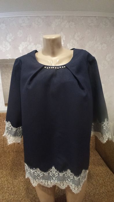 Святкова блуза з перлинами і мереживом. ПОГ 62 см, ПОТ 61 см, ПОБ 64 с