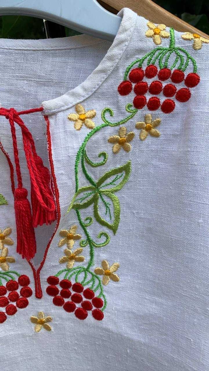 Вишиванка для дівчинки на 1 вересня.