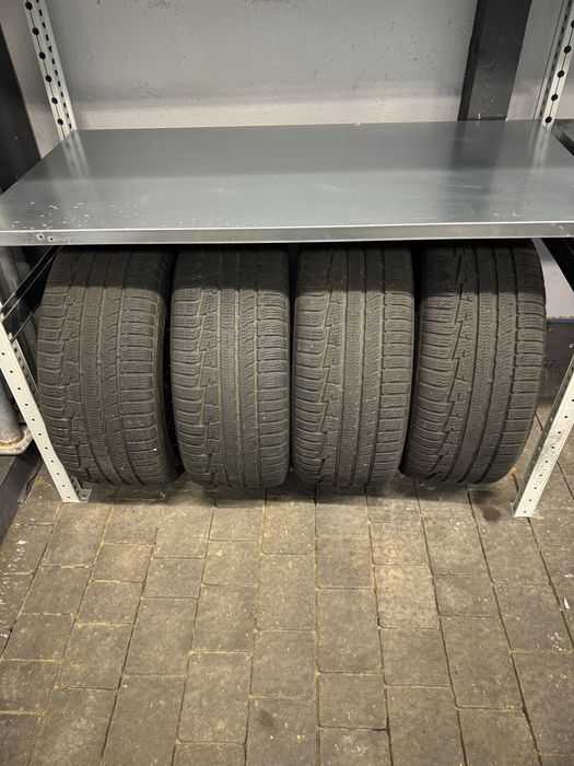 Ford Mustang, koła z oponami zimowymi 255/40 R19