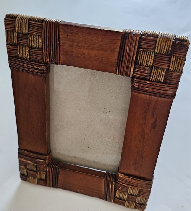 Drewniana ramka vintage z ozdobnym wykończeniem – boho klimat!