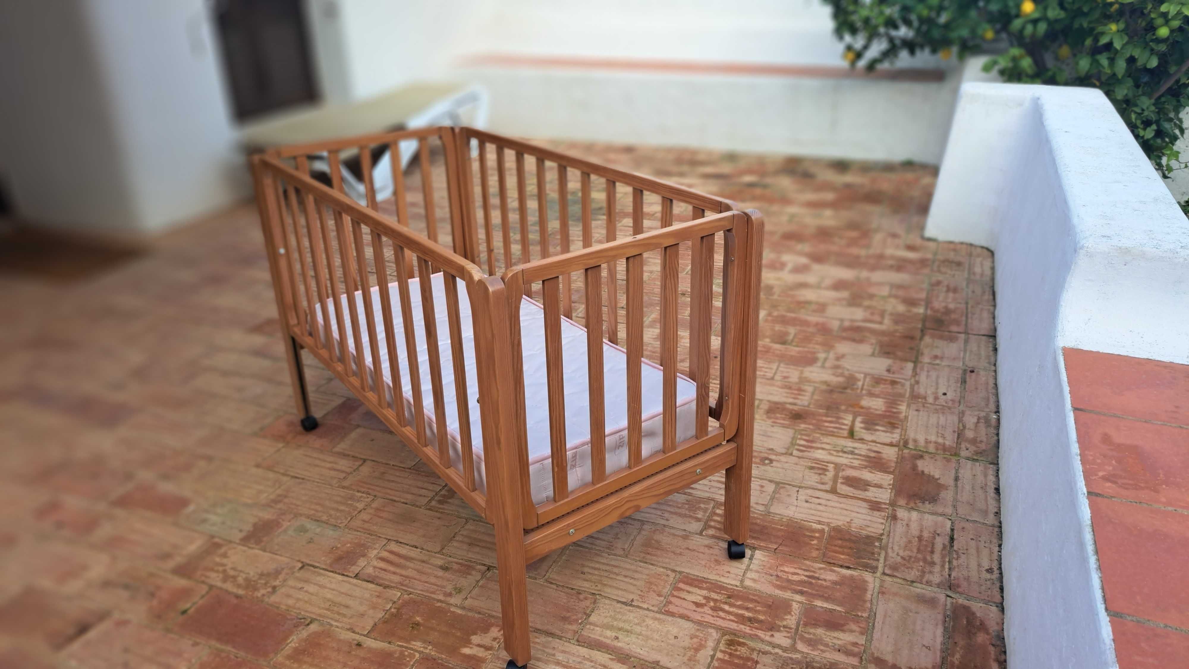 Cama de Bébé com colchâo