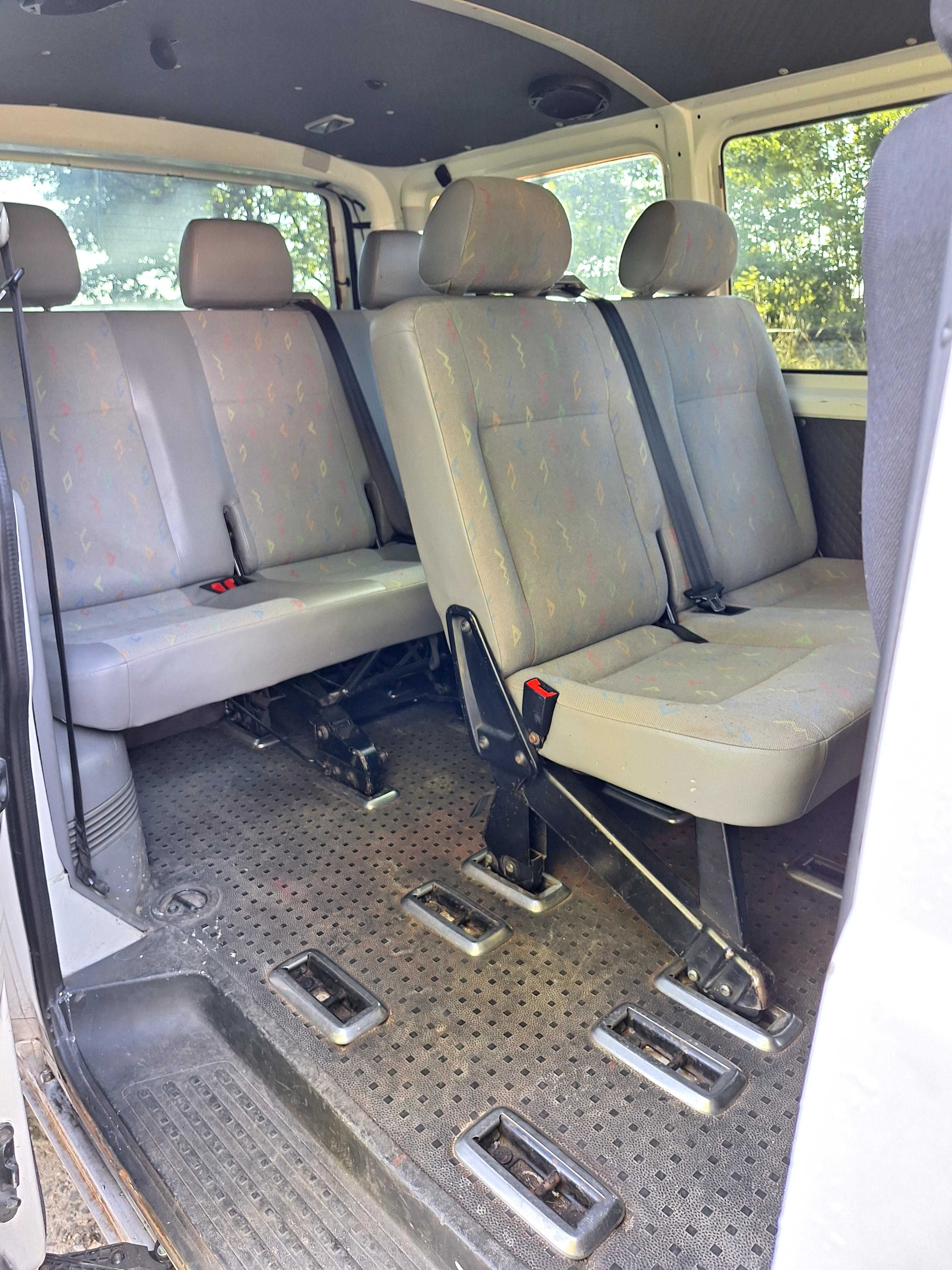 Volkswagen caravelle T5 9 osób 1.9.