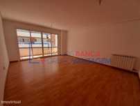 Apartamento T3, com  104 m2, situado em Alhos Vedros, Concelho da M...