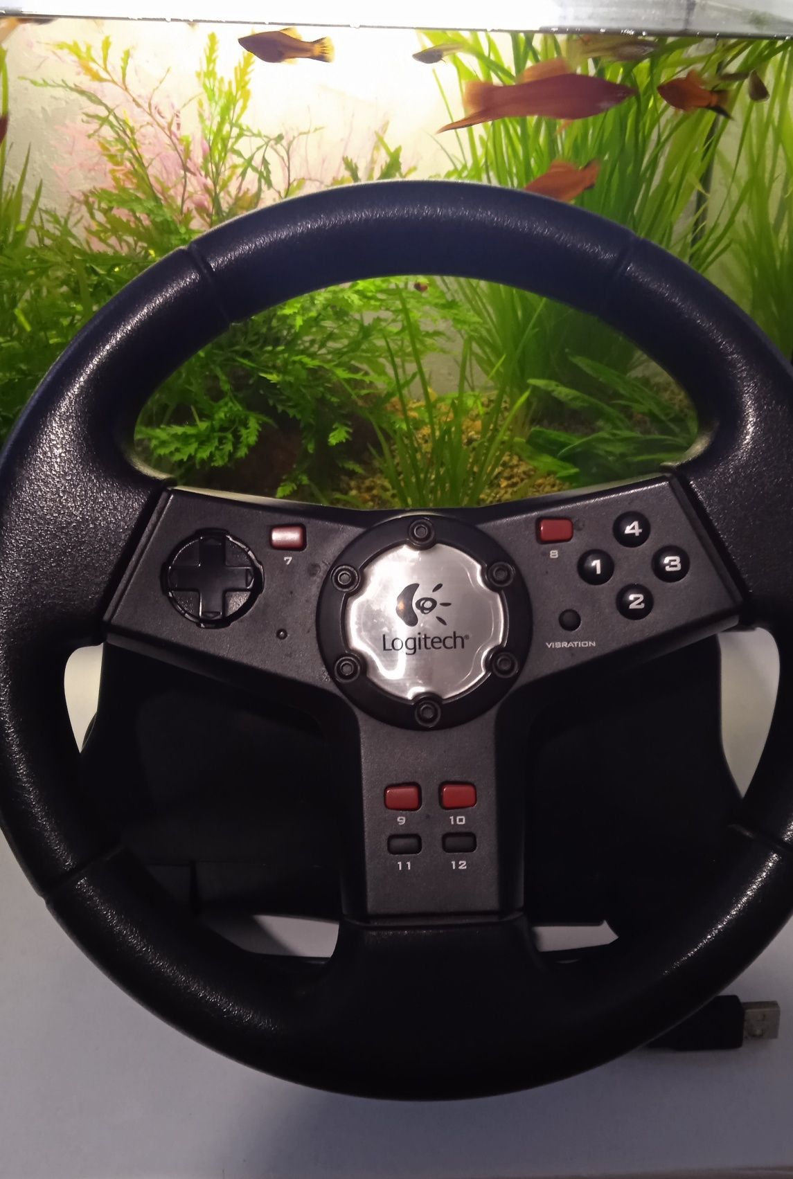 Продам ігрове кермо Logitech