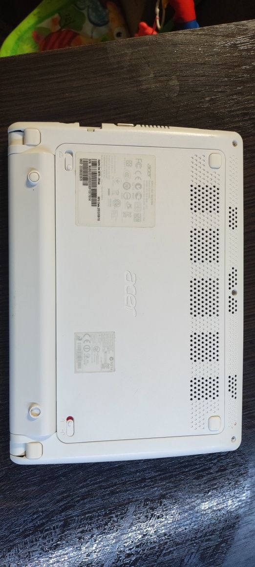 Нетбук Acer aspire one d270 батарея 4-5 годин