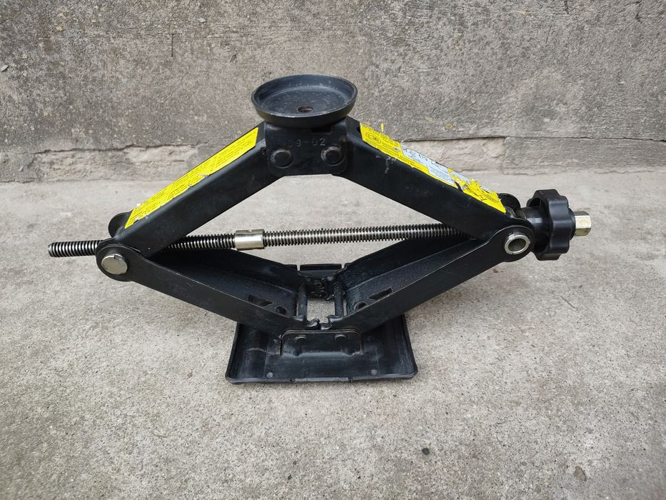 Домкрат Mercedes A class w168 B class w245