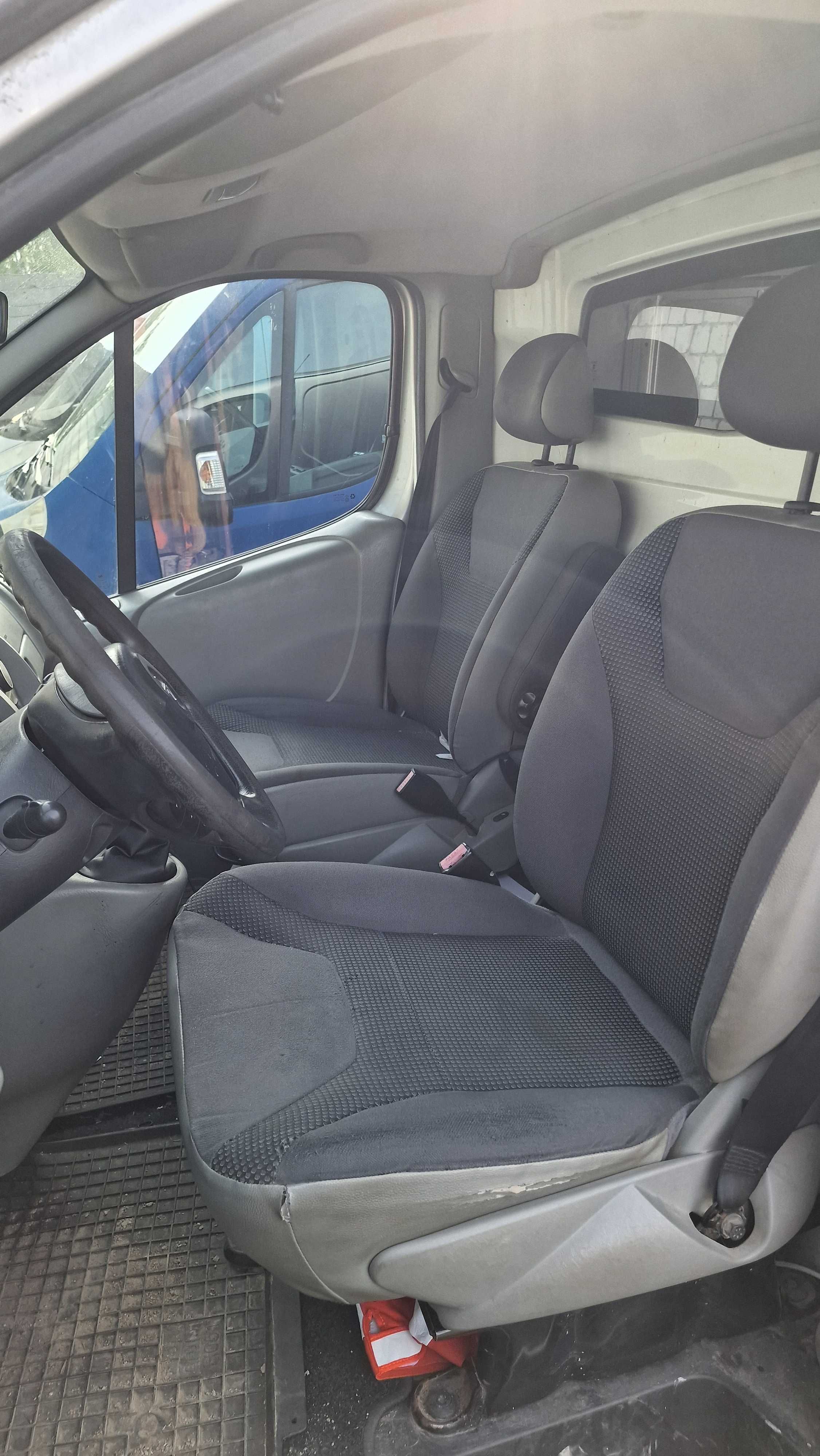 Opel Vivaro 2.5 CDTI LONG, Klima