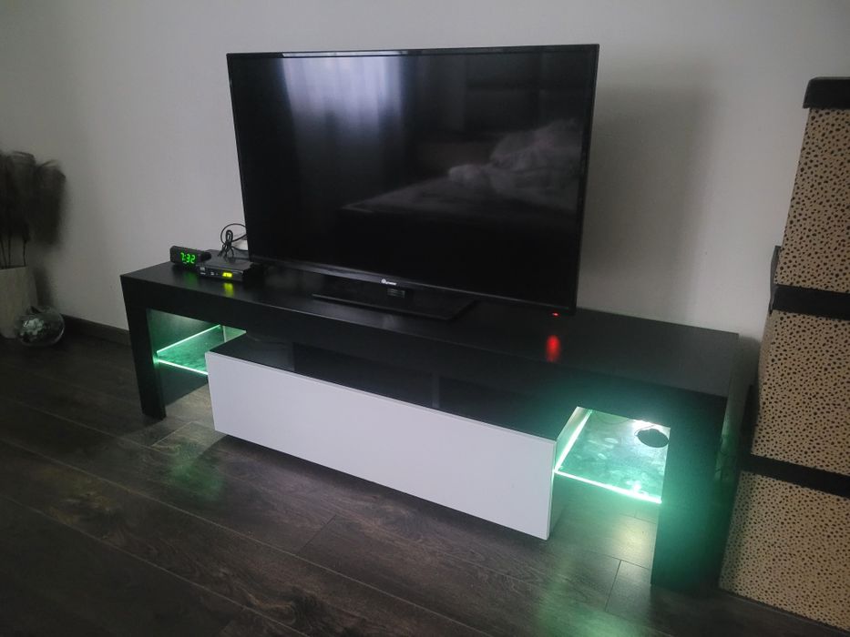 Szafka RTV biala czarna