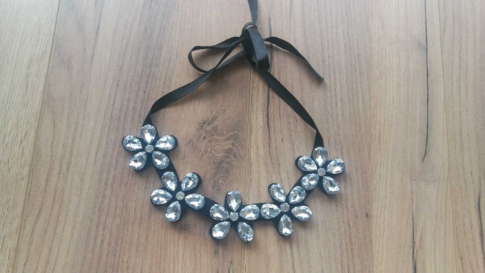 Piękny naszyjnik czarny srebrny kwiaty regulowany