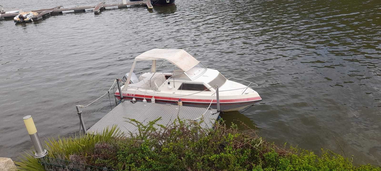 Riamar com motor Suzuki a 2 tempos de 100 cv - com reboque