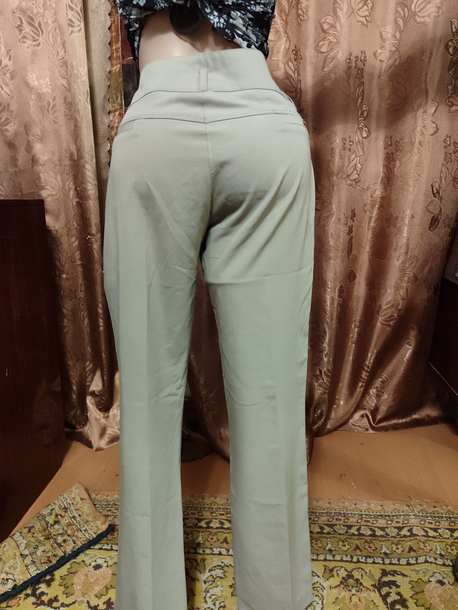 продам жіночі брюки оливкового кольору