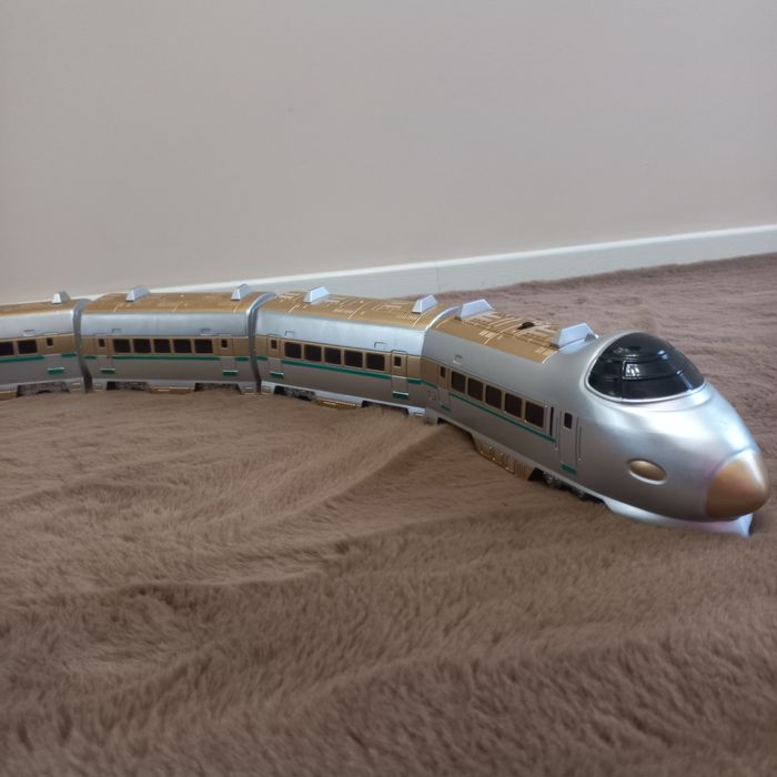 Потяг іграшка поїзд